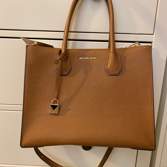 Michael Kors Handbags - Micheal Kors Brown Purse